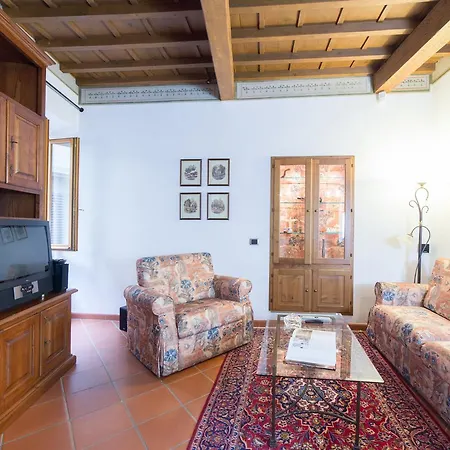 Tornabuoni Apartment