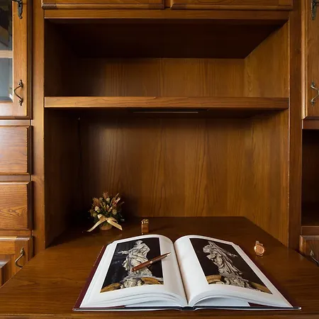 Tornabuoni Apartment *